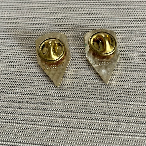 Olympic sponsor pin from AT&T - Picture 2 of 2